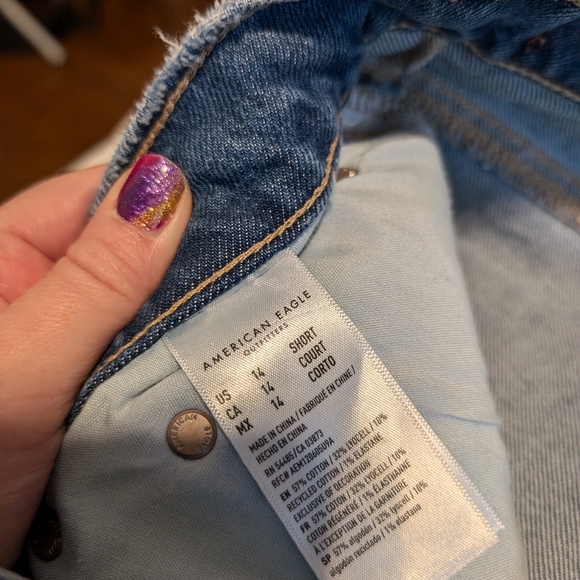 American Eagle High Rise Mom Jeans - Size 14 Short - Picture 2 of 5